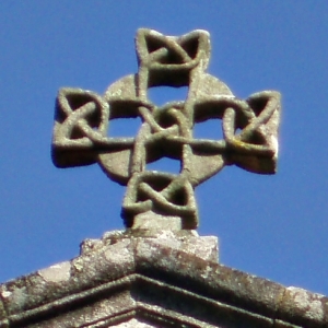 Cross from the Iglesia de Santa Susana, Santiago de Compostela, Galicia. Public domain image from Froaringus via Wikimedia.
